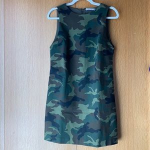 Alice + Olivia Clyde Camo dress. Sz 6. NWT.